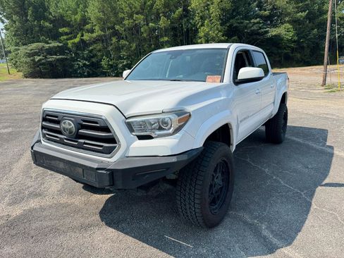 Used 2018 Toyota Tacoma SR5 AWD/4WD image 5