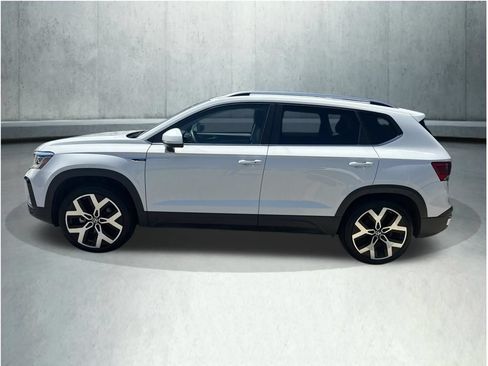 Used 2023 Volkswagen Taos SEL AWD/4WD image 2