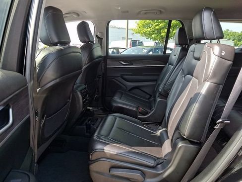 Used 2023 Jeep Grand Cherokee L Limited AWD/4WD image 10