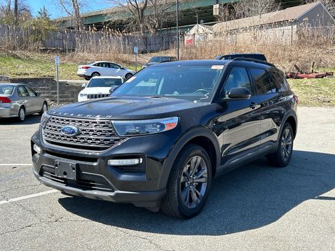Certified 2023 Ford Explorer XLT w/ Equipment Group 202A AWD/4WD image 5