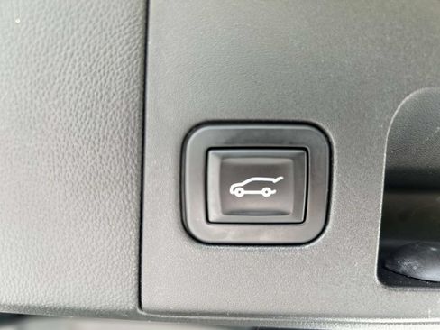 Used 2018 Cadillac XT5 Premium Luxury FWD image 11