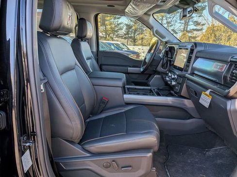 New 2026 Ford F250 Lariat w/ Black Appearance Package image 31