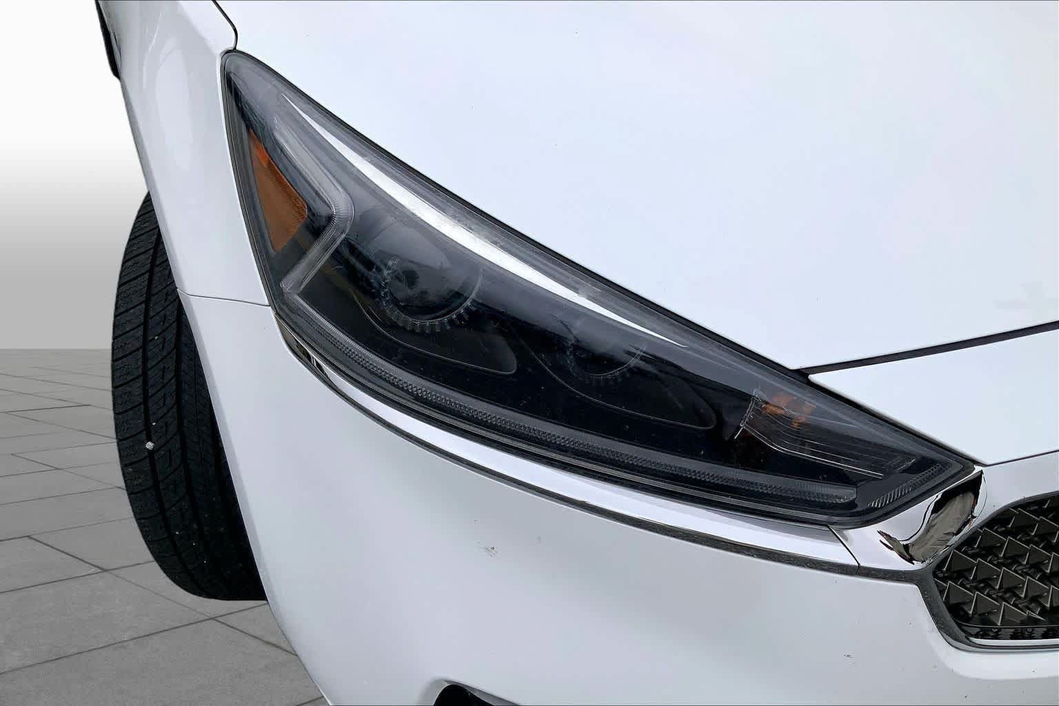 Used 2017 Kia Cadenza Premium w/ Luxury Package FWD image 25