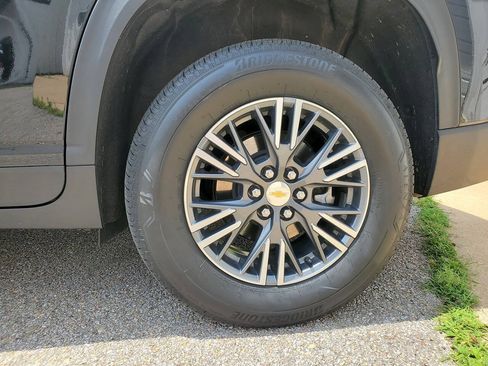 Used 2026 Chevrolet Traverse LT AWD/4WD image 9