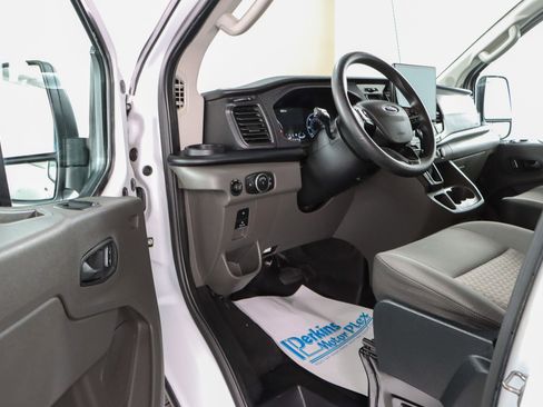 Used 2023 Ford Transit 350 XLT image 3