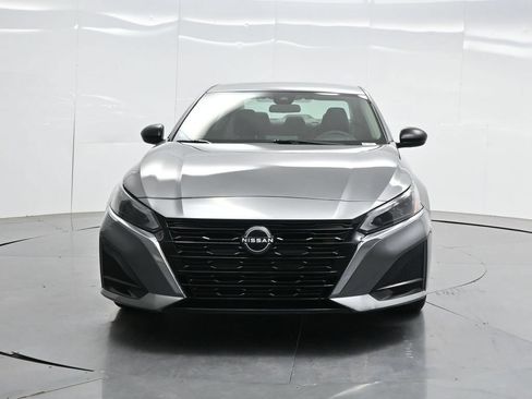 Used 2024 Nissan Altima 2.5 SV FWD image 33