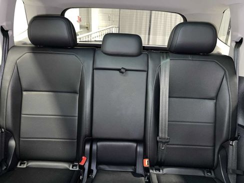 Used 2020 Volkswagen Tiguan SE w/ Panoramic Sunroof Package AWD/4WD image 22