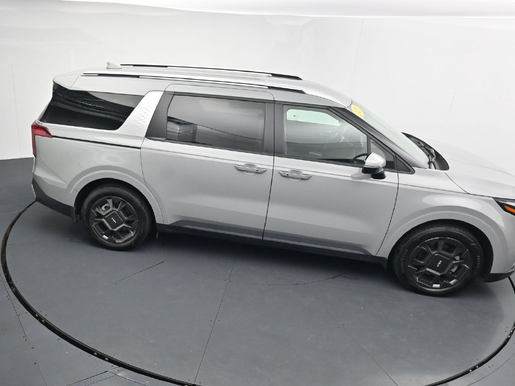 Used 2025 Kia Carnival EX FWD image 28