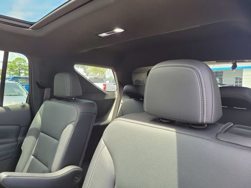 Certified 2025 Chevrolet Traverse LT w/ Sun and Wheel Package FWD image 16
