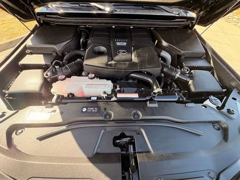 Used 2024 Lexus GX 550 w/ Accessory Package (2T) image 38