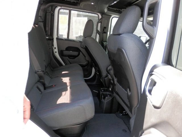 Used 2024 Jeep Gladiator Rubicon AWD/4WD image 35