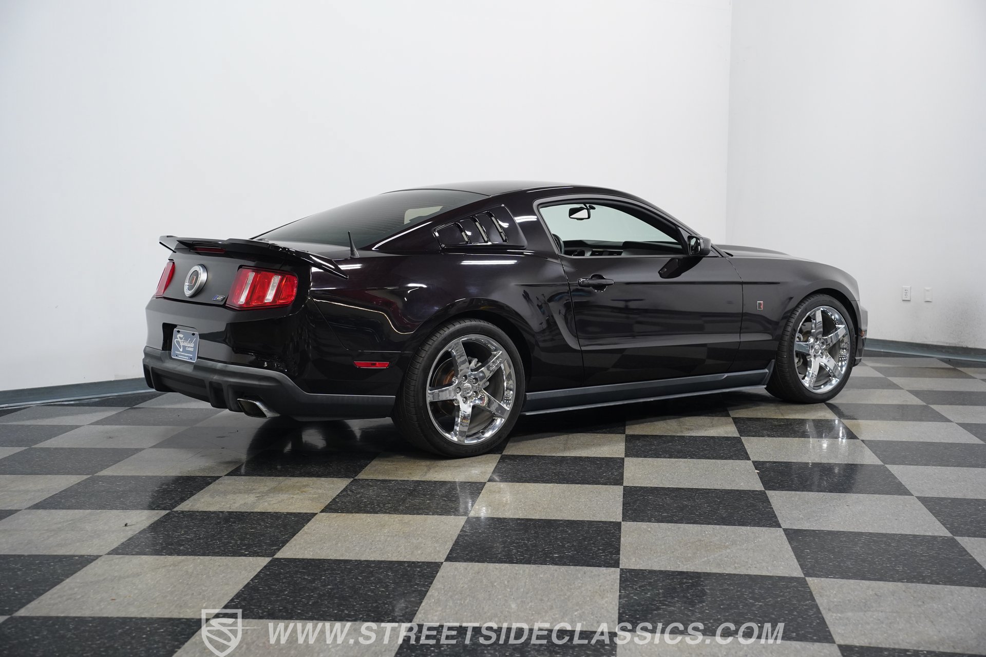 Used 2012 Ford Mustang GT Premium w/ HID Headlamps & Security Pkg RWD image 13