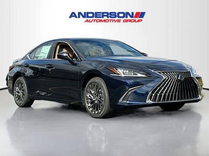 New 2025 Lexus ES 300h w/ Luxury Package