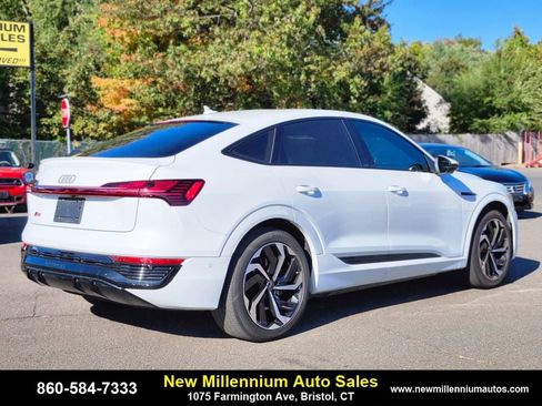 Used 2024 Audi Q8 e-tron Prestige w/ Prestige Package image 5