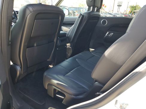 Used 2020 Land Rover Discovery SE image 13