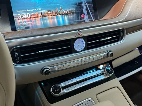 Used 2022 Genesis G90 5.0 Ultimate image 19