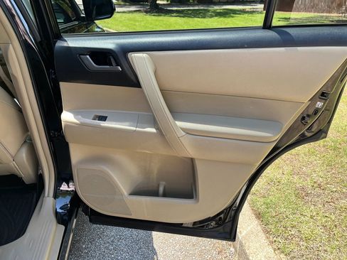 Used 2013 Toyota Highlander Plus FWD image 23