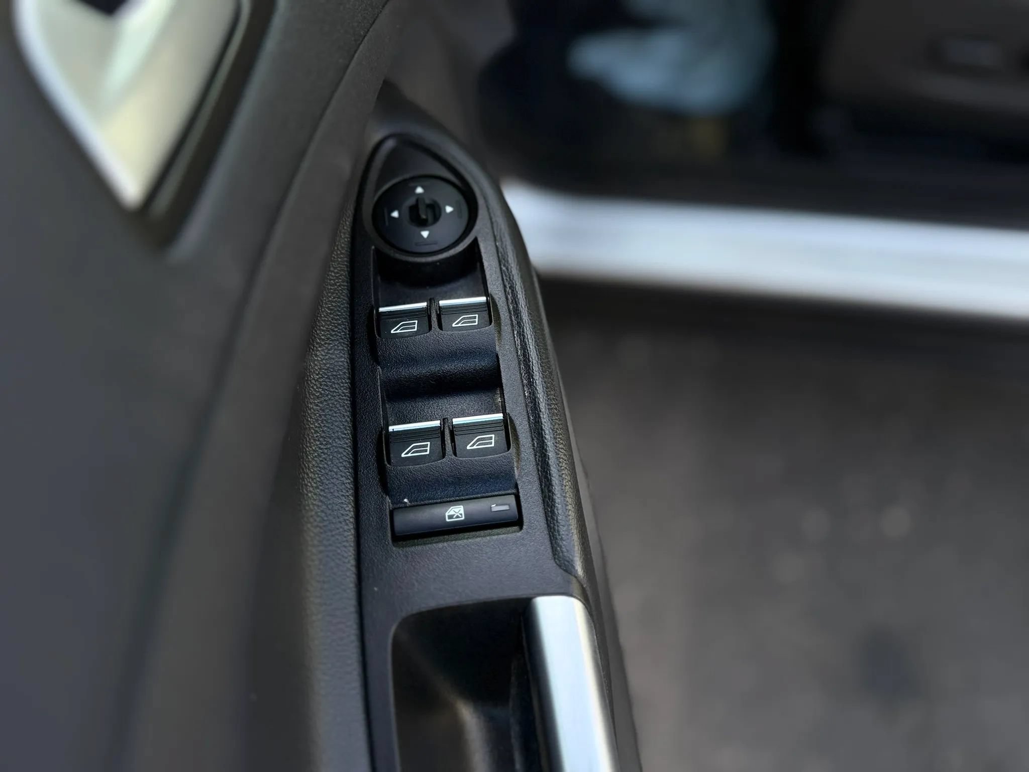 Used 2017 Ford Escape Titanium FWD image 35
