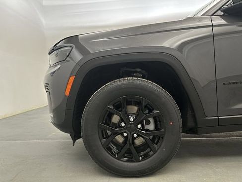 New 2026 Jeep Grand Cherokee Altitude image 21