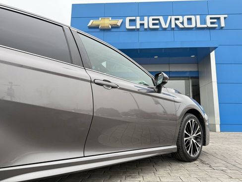 Used 2018 Toyota Camry SE image 10