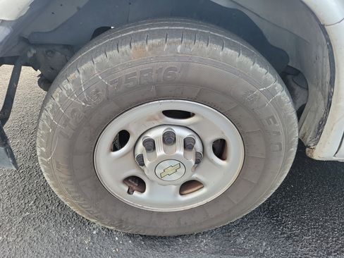 Used 2021 Chevrolet Express 2500 w/ Driver Convenience Package image 5