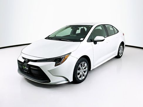 Used 2024 Toyota Corolla LE image 3