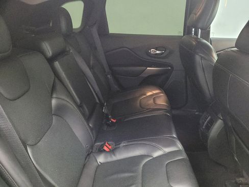 Used 2019 Jeep Cherokee Limited AWD/4WD image 19