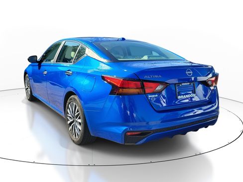 Certified 2025 Nissan Altima 2.5 SV FWD image 5