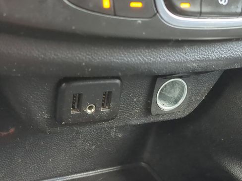 Used 2019 Chevrolet Traverse LT image 35