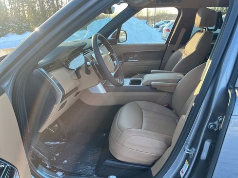 New 2026 Land Rover Range Rover SE image 9