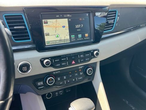 Used 2017 Kia Niro Touring FWD image 18