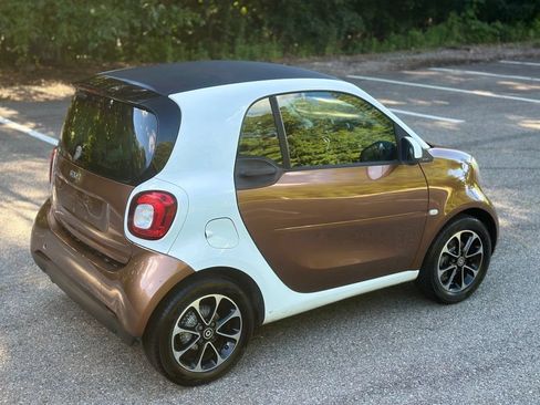 Used 2016 smart fortwo passion RWD image 10