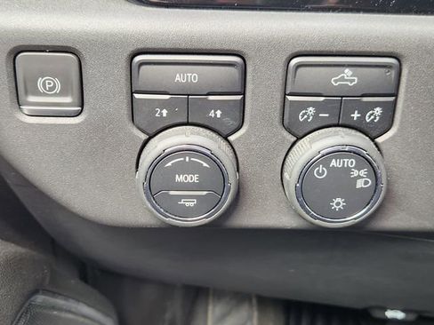 Used 2023 Chevrolet Silverado 1500 LT AWD/4WD image 20