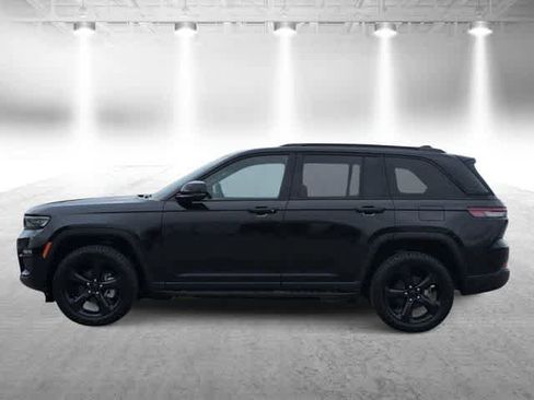 Used 2024 Jeep Grand Cherokee Limited w/ Luxury Tech Group II AWD/4WD image 5