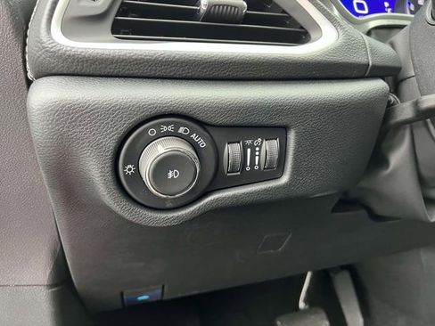 New 2025 Chrysler Pacifica Select AWD/4WD image 16