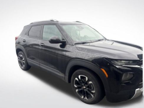 Used 2023 Chevrolet TrailBlazer LT FWD image 3