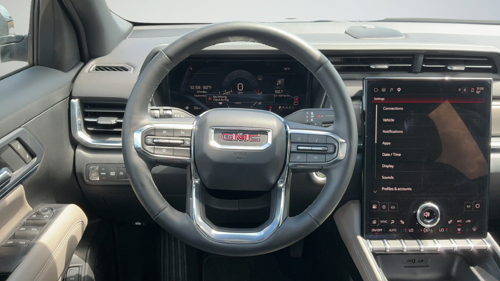 Used 2025 GMC Terrain Elevation w/ Elevation Premium Package FWD image 9