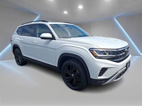 Certified 2022 Volkswagen Atlas SE w/ Panoramic Sunroof Package AWD/4WD image 3