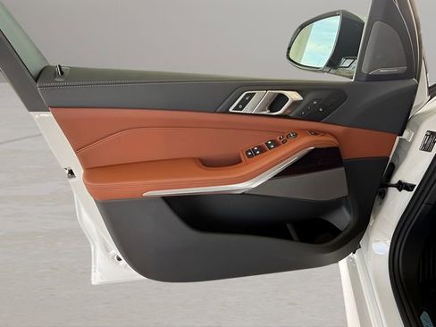 Used 2026 BMW X5 sDrive40i w/ M Sport Package image 14