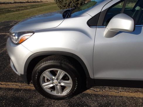 Used 2018 Chevrolet Trax LT w/ LT Convenience Package image 29