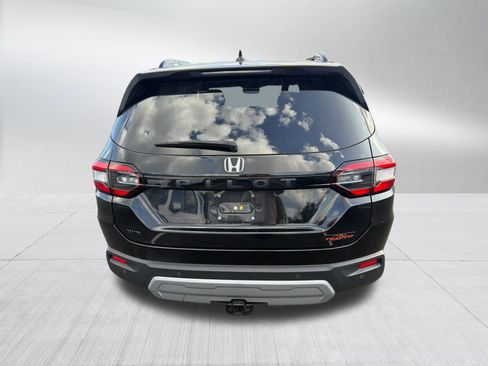 Used 2025 Honda Pilot TrailSport image 9