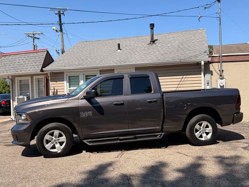 Used 2019 RAM 1500 Express AWD/4WD image 3