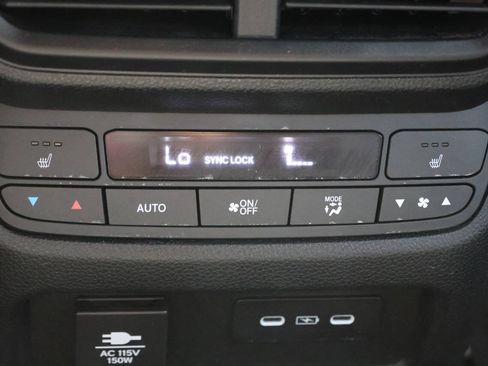 Used 2025 Honda Pilot Black Edition image 22