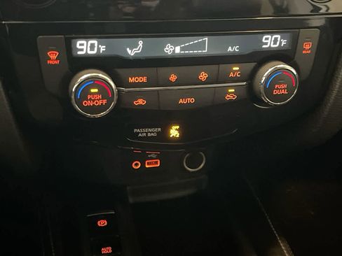 Used 2019 Nissan Rogue SL image 19