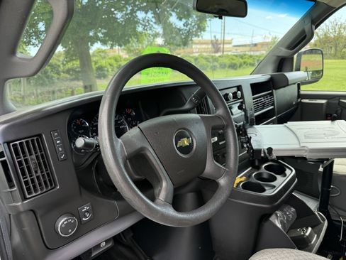 Used 2017 Chevrolet Express 2500 w/ Cold Climate Package RWD image 5