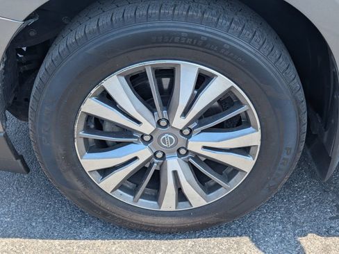 Used 2019 Nissan Pathfinder S FWD image 13