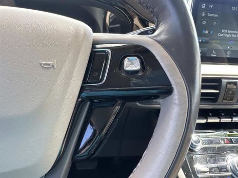 Used 2022 Lincoln Corsair AWD w/ Premium Package image 9