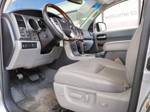 Used 2016 Toyota Sequoia Platinum RWD image 39