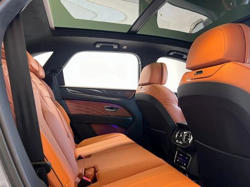 Certified 2025 Bentley Bentayga AWD/4WD image 28