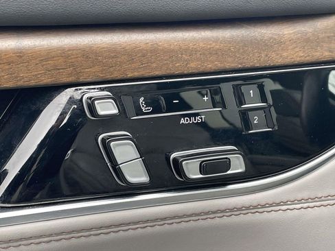 Used 2023 Jeep Grand Wagoneer L Series II image 10